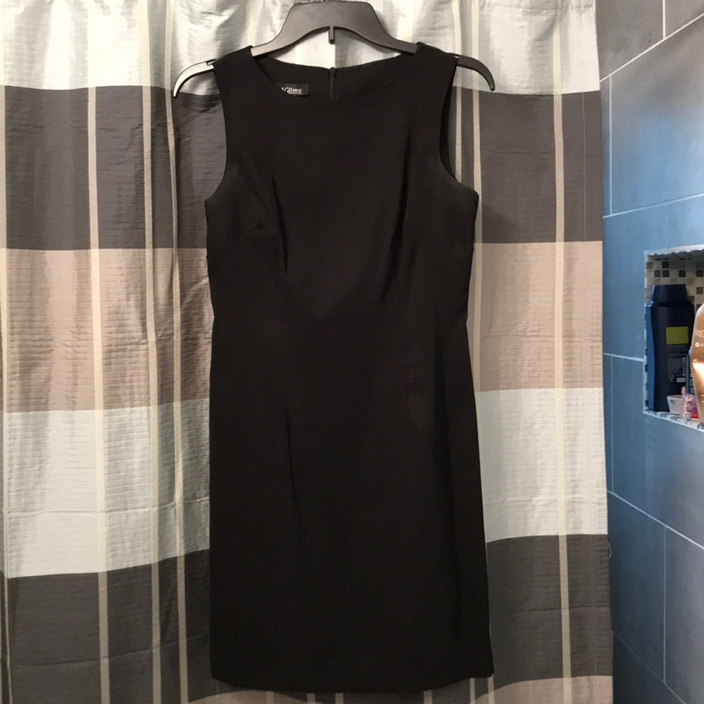 Black sleeveless dress
